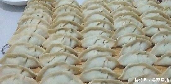  出水|拌韭菜馅时，再加一步，韭菜是绿色的，不出水