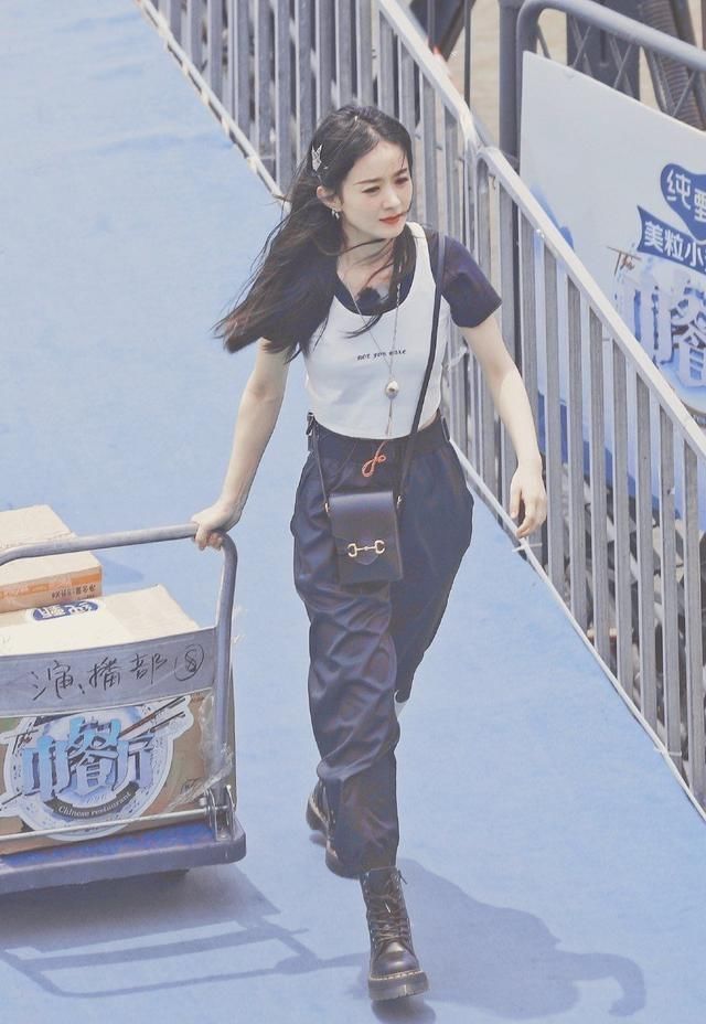  赵丽颖|吴昕和赵丽颖撞衫了！穿一条裤子，却暴露了少女和宝妈的区别