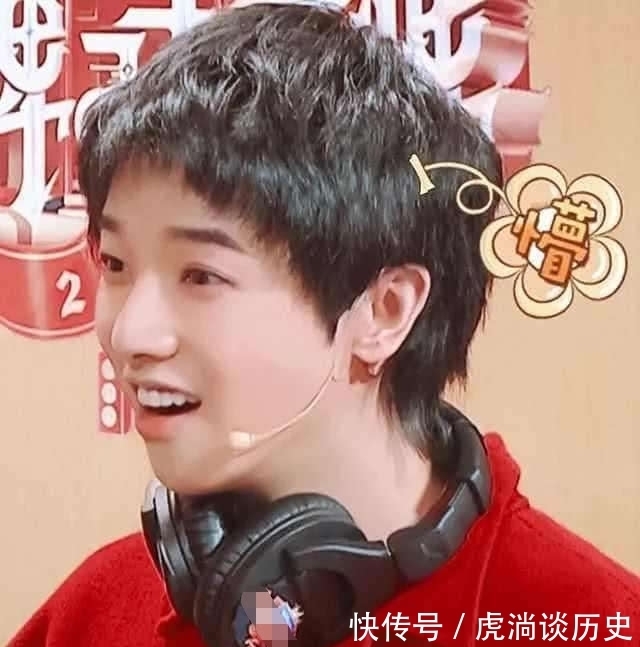  真实|华晨宇躺下的时候发现关晓彤裙子太短了，谁注意到他的动作？暴露了真实人品