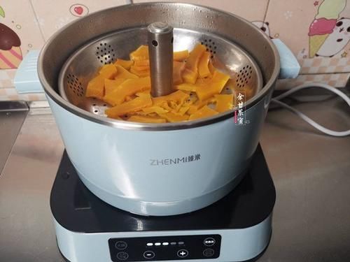  南瓜|秋天，南瓜正香甜，做成这早餐，热乎乎上桌，鲜甜味美，管饱
