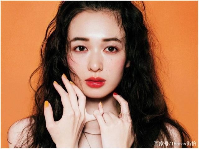 封为|她有17岁少女慵懒和纯净气质,为彩妆而生的脸,被封为人形种草机