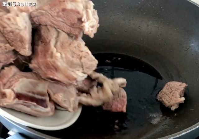 鲜香|炖牛排骨千万别焯水，乱用香料，这方法简单好用，软烂鲜香！