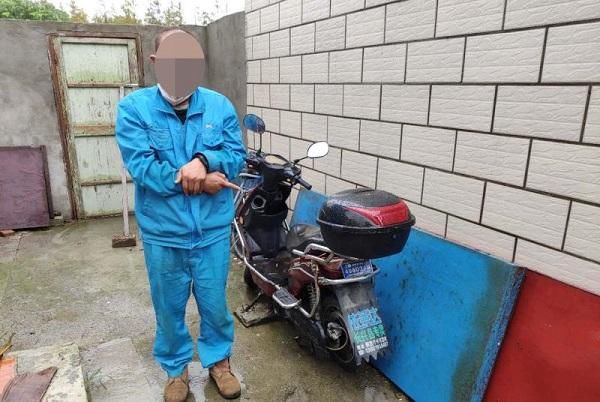 糊涂|男子发现自己车子被偷，竟然做了这件糊涂事