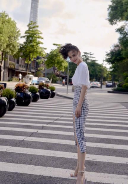  黄圣依|黄圣依为了显腿长，把裙子剪短三分之二，看到效果：这谁扛得住？