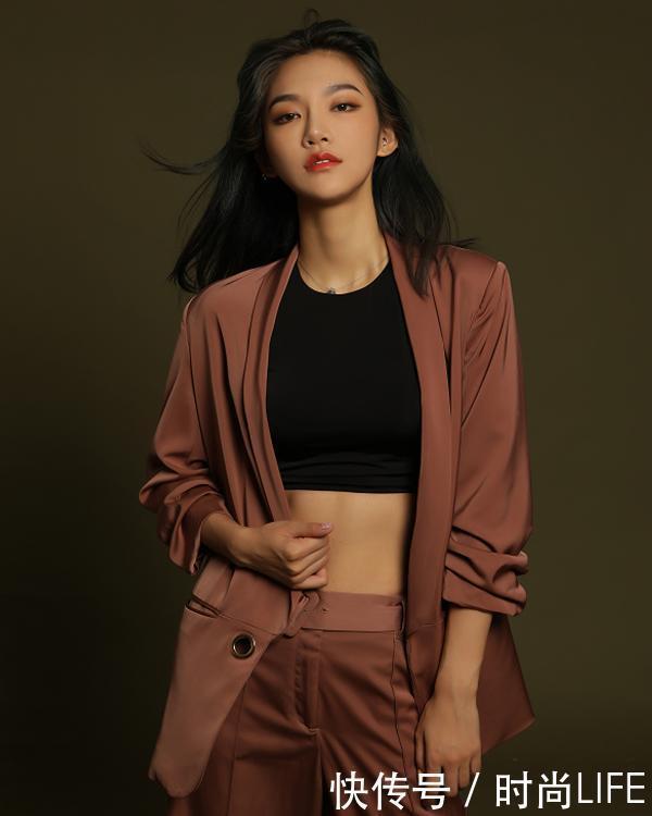 不火不|曾可妮决赛跳舞把肩带都跳断了舞台反应能力太强,不火不应该