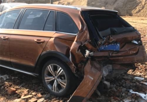  CRV|大众蔚领被本田CRV追尾，车主下车脸都绿了到底谁是“纸糊的”