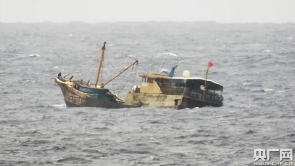  进水|渔船船头开裂进水！危急时刻，中国海警局南海分局紧急救援