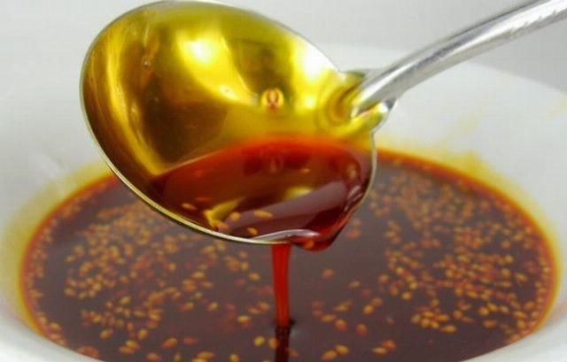 可口|做辣椒油,这一步要重复三次,做出来的辣椒油才会香辣可口!