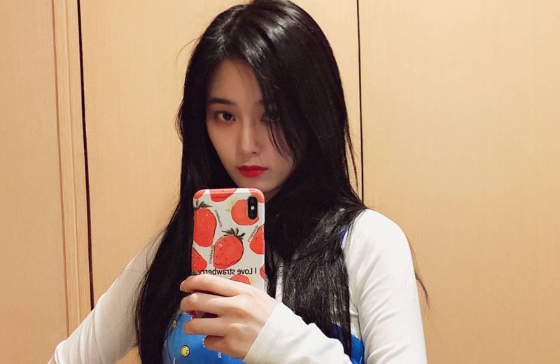  视频|黄子韬置顶徐艺洋微博，此前视频惹人争议，真的只是老板和员工吗