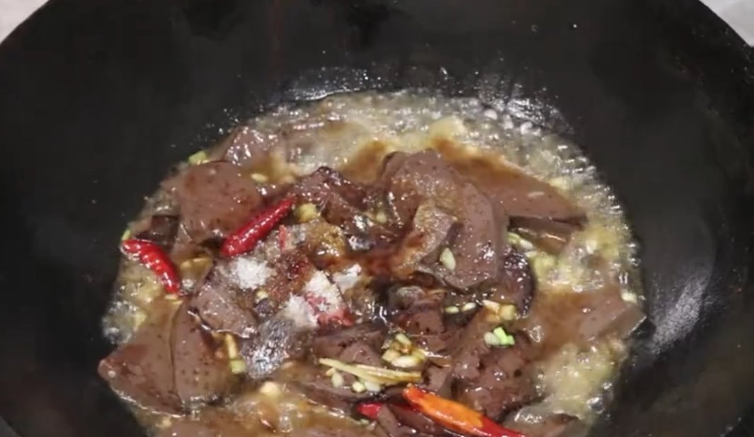 不错|猪血最美味的吃法,香辣美味,猪血Q弹爽滑,是一道不错的家常菜