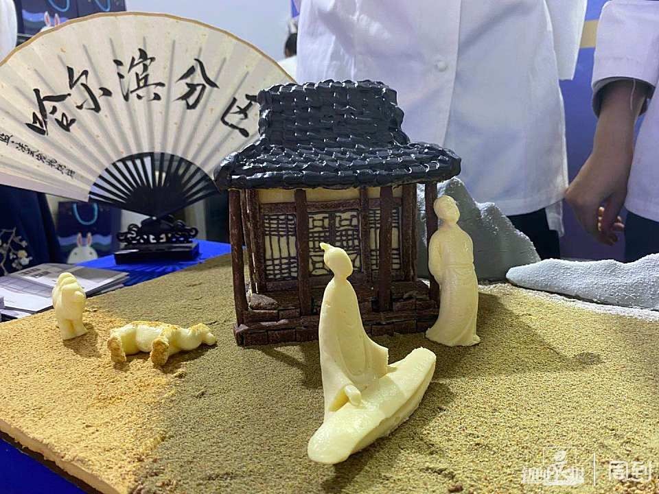  宠展|专为宠物做烘焙！月饼、慕斯、点心看完馋哭了……还有能吃的“房子”| 跟周到君逛亚宠展⑤
