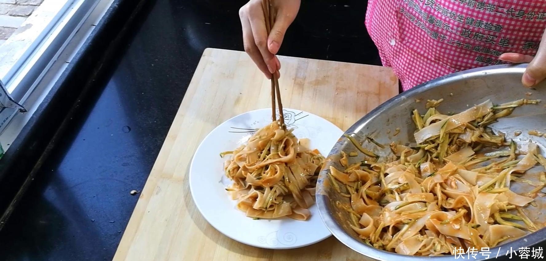 好吃|凉皮最简单快速的做法, 不和面, 不洗面, 爽滑筋道, 比买的还好吃