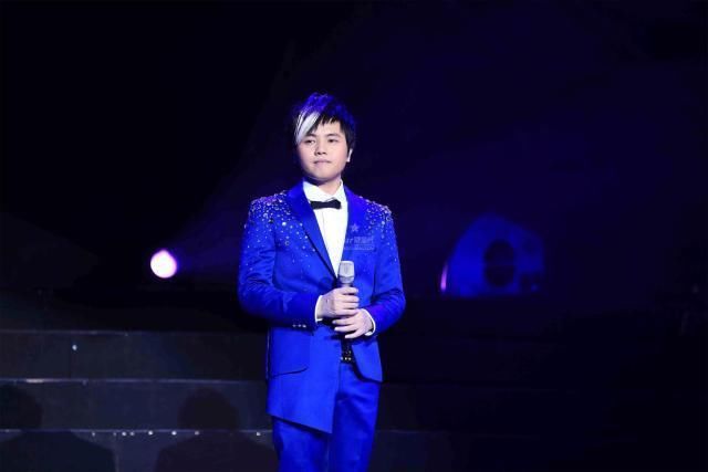 背负|他的歌曲销量破亿，任职音乐教授，却背负网络歌手头衔整整十三年