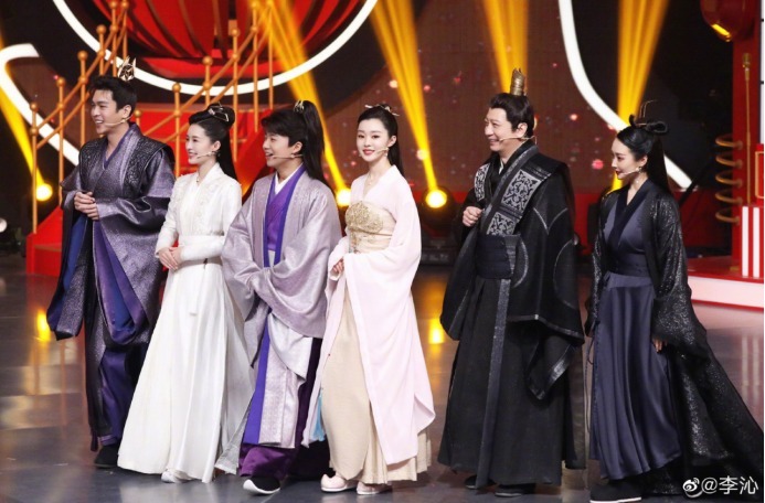  节目|张若昀《庆余年2》新造型疑被扒，蓝白服装更清爽，背后另有玄机