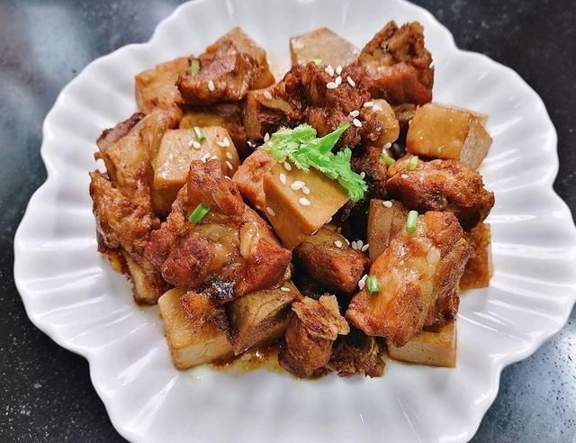 绝配|炖排骨别总放土豆,它才是“绝配”,味道鲜美又补水,秋季别错过