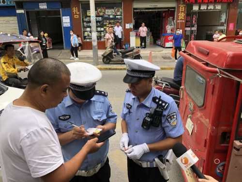 人流密集|非法载客摩的司机乘客双双受处罚，乘客被罚20元直呼太不值得