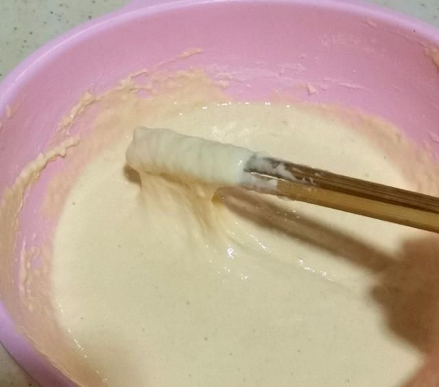 火腿肠|家庭版杂粮煎饼的好吃做法，酥脆可口，比外面买的还好吃。
