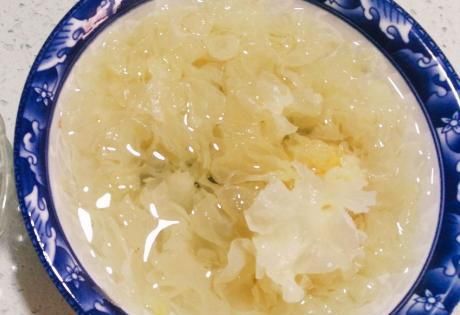  食材|干燥秋季，我家每天喝莲子雪梨汤，清甜润嗓，1天喝1碗特舒服