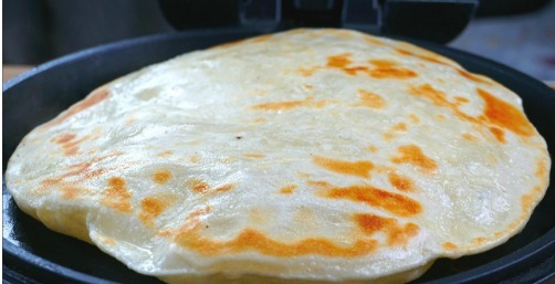 面团|烙饼想要柔软多层?大多以为要抹很多油,用开水烫面,其实都不对