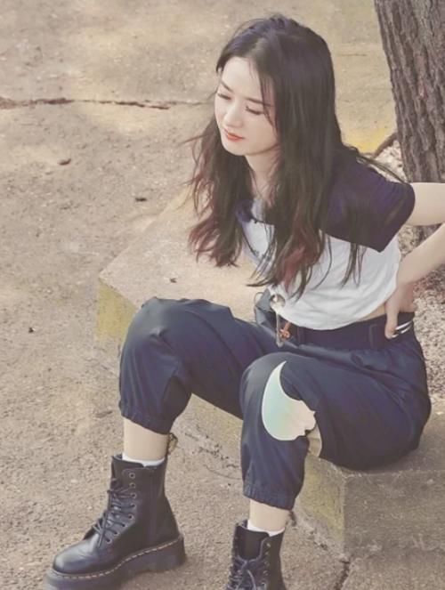  偷懒|都说赵丽颖在《中餐厅》偷懒，路透图早已说明，粉丝集体炸锅了！