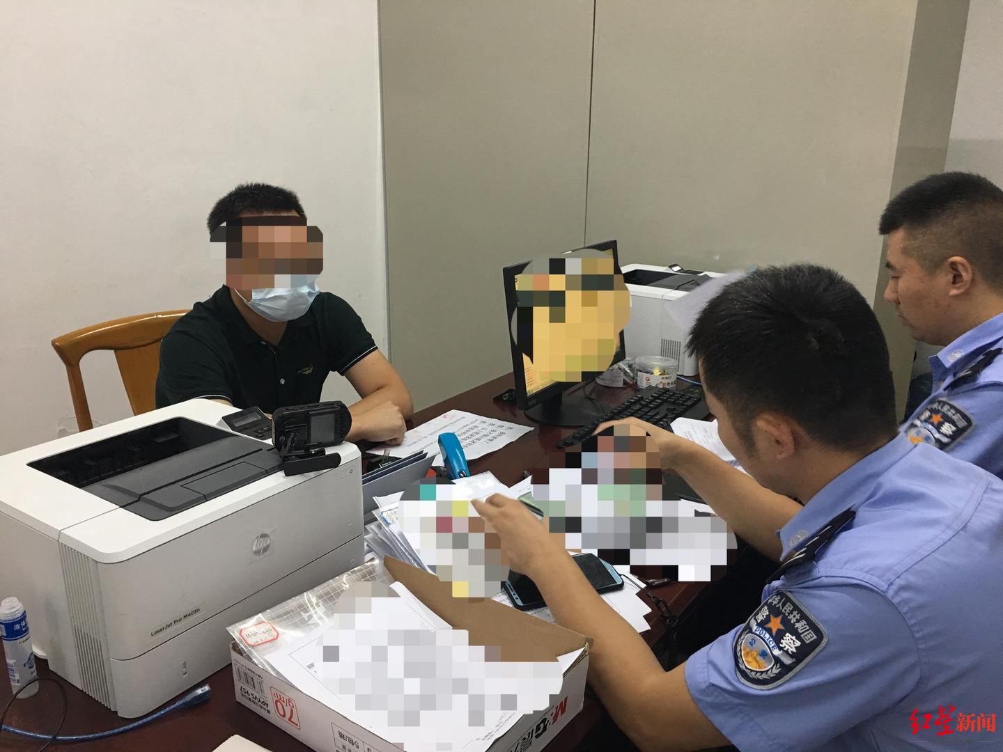 交通违法行为|看，这些向车外抛撒物品的违法行为被曝光了！成都交警：依法严查严处