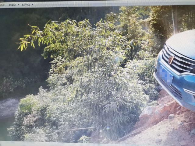  通宵|司机通宵玩麻将，驾车险些掉悬崖