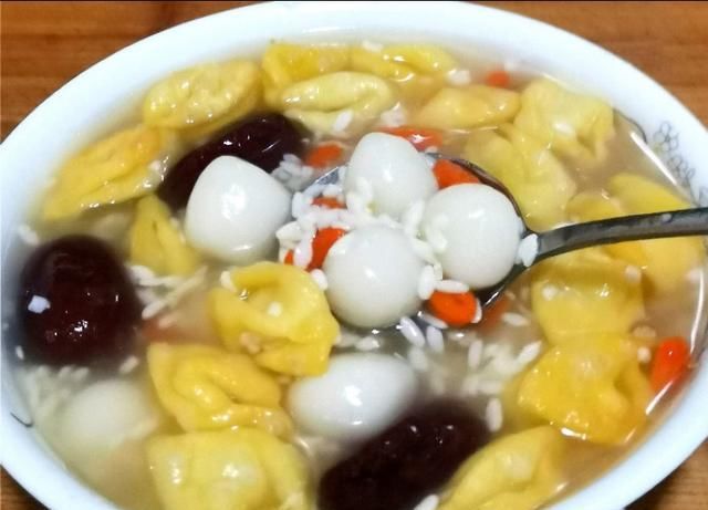 吃法|酒酿汤圆,你们那有这种吃法吗?补血养颜,香甜Q弹,超简单。