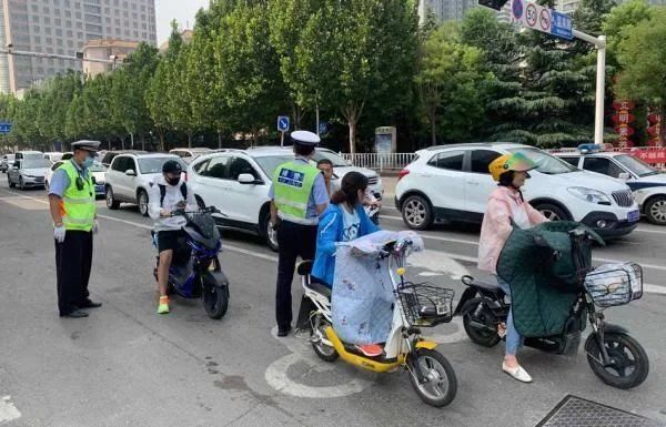 泰安交警|文明出行前，请先挂好车牌