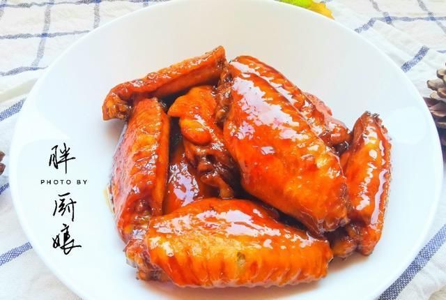色泽|可乐鸡翅这样做才好吃,色泽红亮,骨头一滑就脱,鲜嫩入味