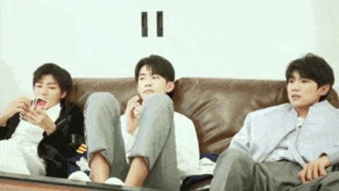  jiojio|易烊千玺可爱小jiojio合集易式小动作萌翻你的少女心