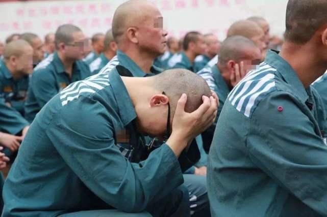 霸凌|初中生刺死霸凌者获刑8年，为什么不算正当防卫？原因出在这里