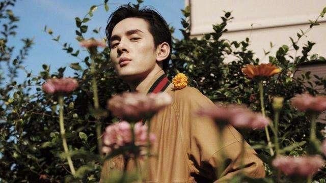  嘴巴|李佳琦一年要试色“上千支口红”，为什么嘴巴还那么Q弹？