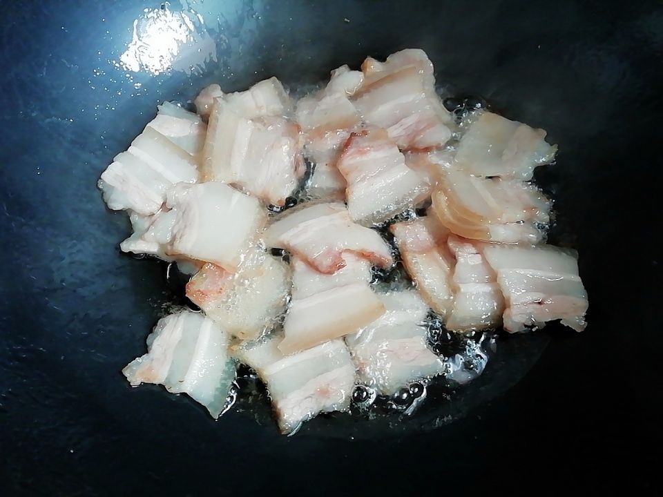 笋干炒肉|五花肉加点它,简单炒一炒,老公胃口大开,下酒又下饭!