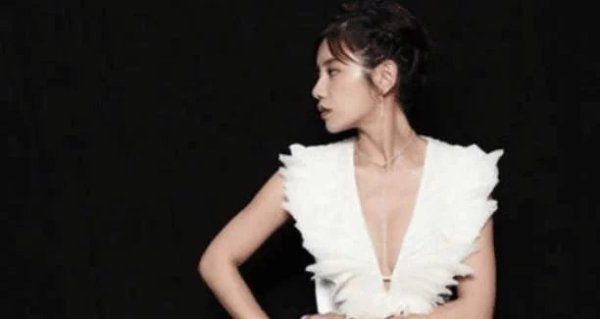  当红|她曾是当红主持人，因念错赞助商名字被“雪藏”，如今30岁成这样