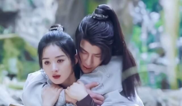  冯绍峰|杜华当众提冯绍峰前女友名字，赵丽颖只说了两个字！秒登热搜第三