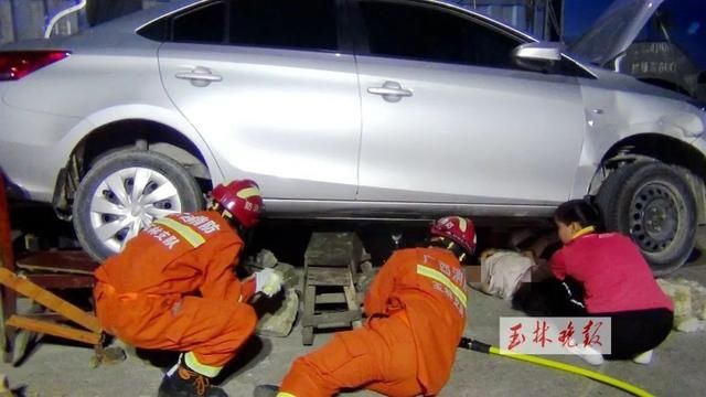  陆川|惊险！女司机驾车在陆川连撞5人，一女子被卷车底