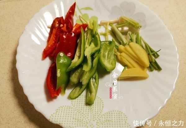 降温|天气降温,我家就爱这道菜,香辣鲜美又下饭,热乎乎的上桌