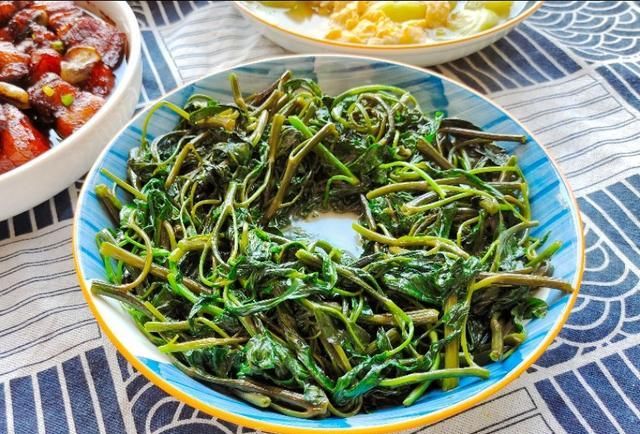 今日|今日午餐，一个红烧肉，一个丝瓜炒蛋，一个空心菜，用时40分钟