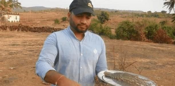 新鲜|印度人卖的新鲜龙虾,野外直接烤了吃,刚放到火上,顾客就走了