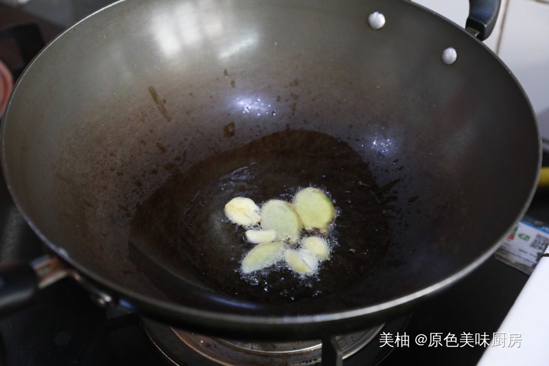 必备|一道经济实惠的家常河鲜,下酒菜必备,5分钟就出锅