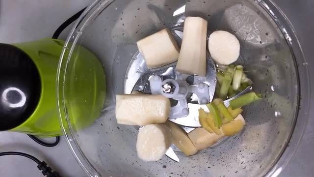 如上图所示|鱼丸在家就能做,把握以下3个环节,担保口感细腻嫩滑又Q弹!