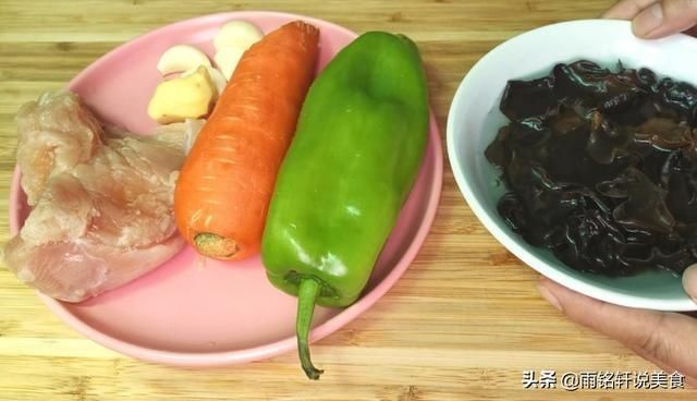 便宜|百吃不厌的鸡胸肉做法，不炸不煎，便宜又营养，酸辣过瘾太下饭了