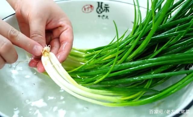  省钱|小葱吃不完难保存？记住2个小窍门，放一年都新鲜，简单又省钱