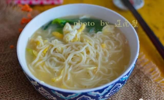  鸡蛋|妈妈做的鸡蛋面，无添加营养好，比方便面好吃多了