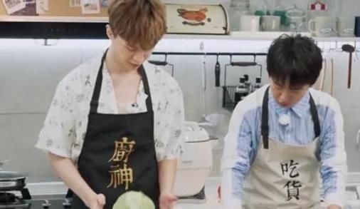 屏幕|郭麒麟做菜时没控制好火候,吓得范丞丞弹出屏幕,网友:“塑料”兄弟情