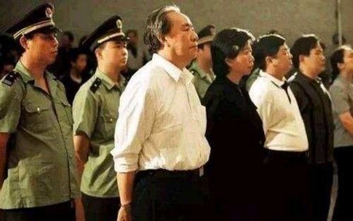  夸夸其谈|他曾扬言炸开喜马拉雅山，却因诈骗入狱，如今在北京还有264套房