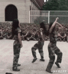 搞笑|搞笑GIF：姑娘跳水，看着就疼