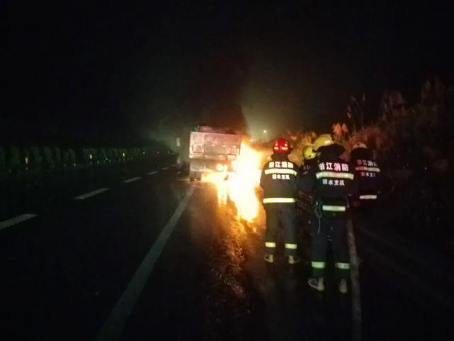  自燃|遂昌一货车轮胎起火，夏季当心汽车自燃 ！
