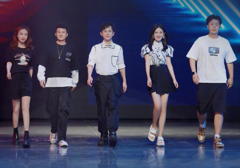  同台|赵丽颖李冰冰同台，杜华当面却只夸赵丽颖，李冰冰的反应看出情商