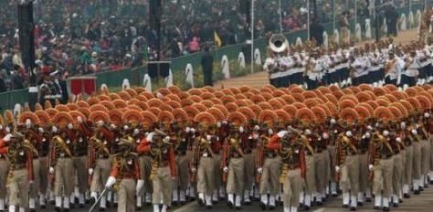  叠成|中国人把被子叠成“豆腐块”，印度士兵把被子叠成了啥样？